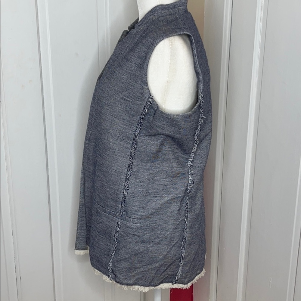 DREW•VEST - Picture 2 of 11